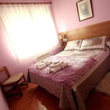 Prázdninový dům 3 Bedrooms House With Furnished Terrace And Wifi At Ovinana