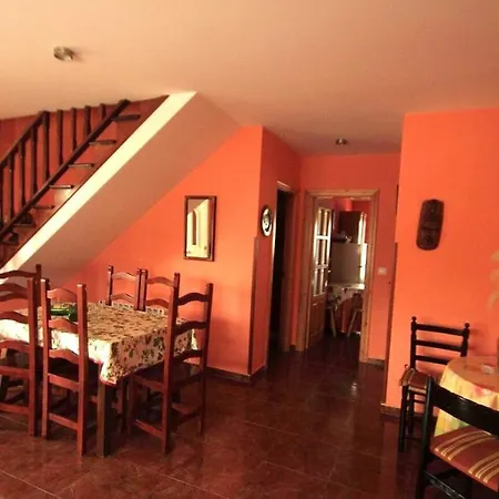 Prázdninový dům 3 Bedrooms House With Furnished Terrace And Wifi At Ovinana