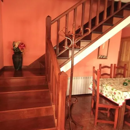 3 Bedrooms House With Furnished Terrace And Wifi At Ovinana Holiday home