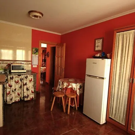 Prázdninový dům 3 Bedrooms House With Furnished Terrace And Wifi At Ovinana